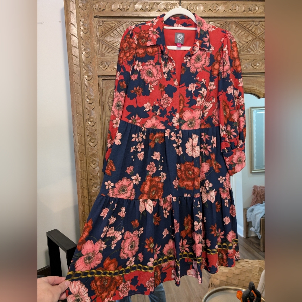 NWOT-Vince Camuto-Red/Blue Floral  Dress With Sleeves And Pockets